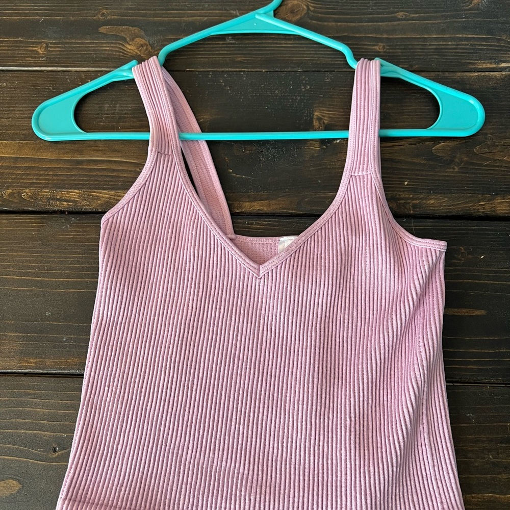 Bella movement purple/pink ribbed cropped tank-top